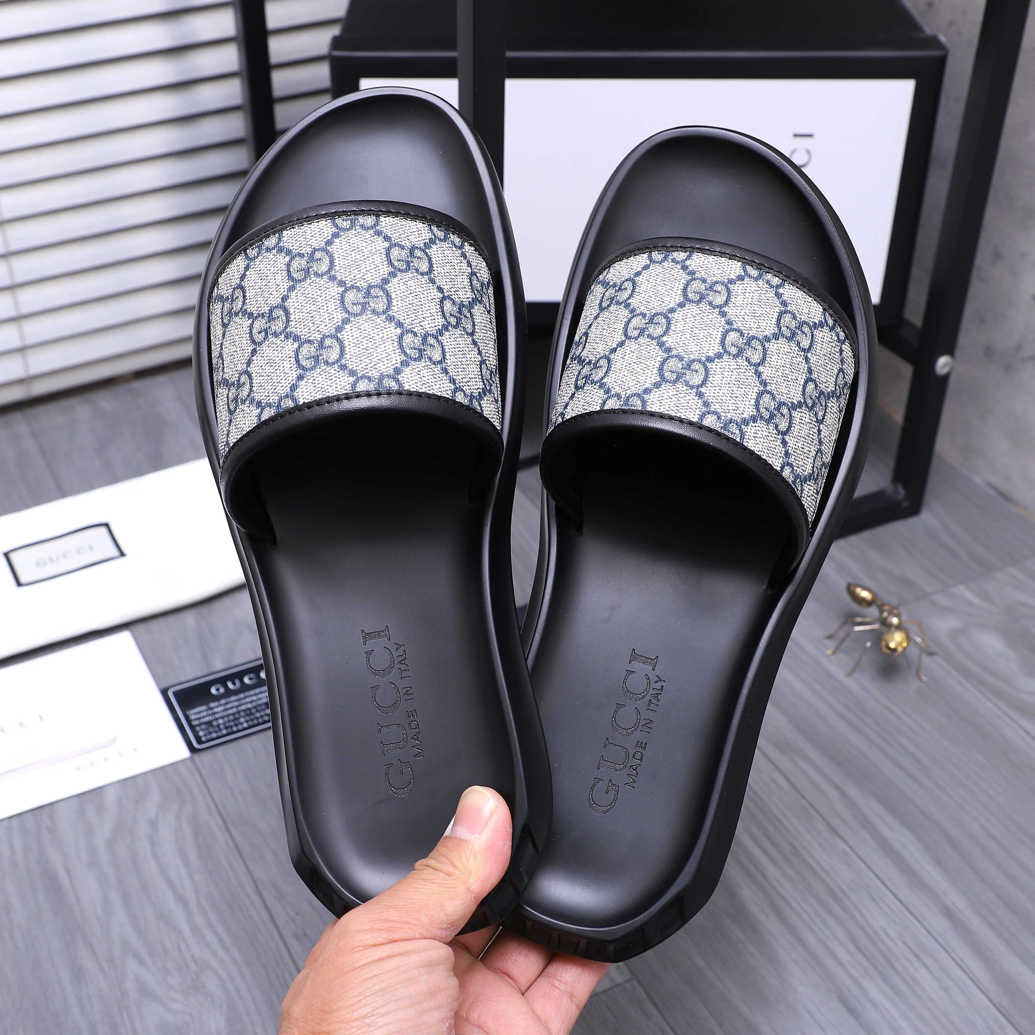 Men's shoes 💰280 Product trademark: GUCCI "Gucci" slippers Regular size: 38-44 (45.46 custom-made, non-returnable) Product materials: Selected cowhide printed upper, instep imitation leather lining, original outsole